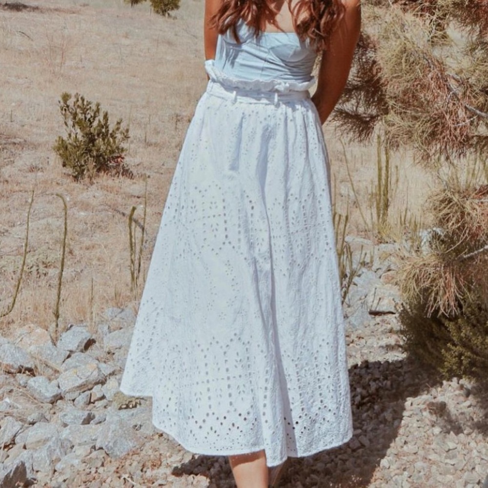 🌙H&M EYELET EMBROIDERY SKIRT🌙